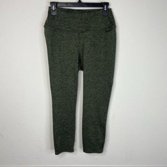 torrid Pants - Torrid Active Olive Green Lattice Cropped Leggings Size 0 (12/L)
